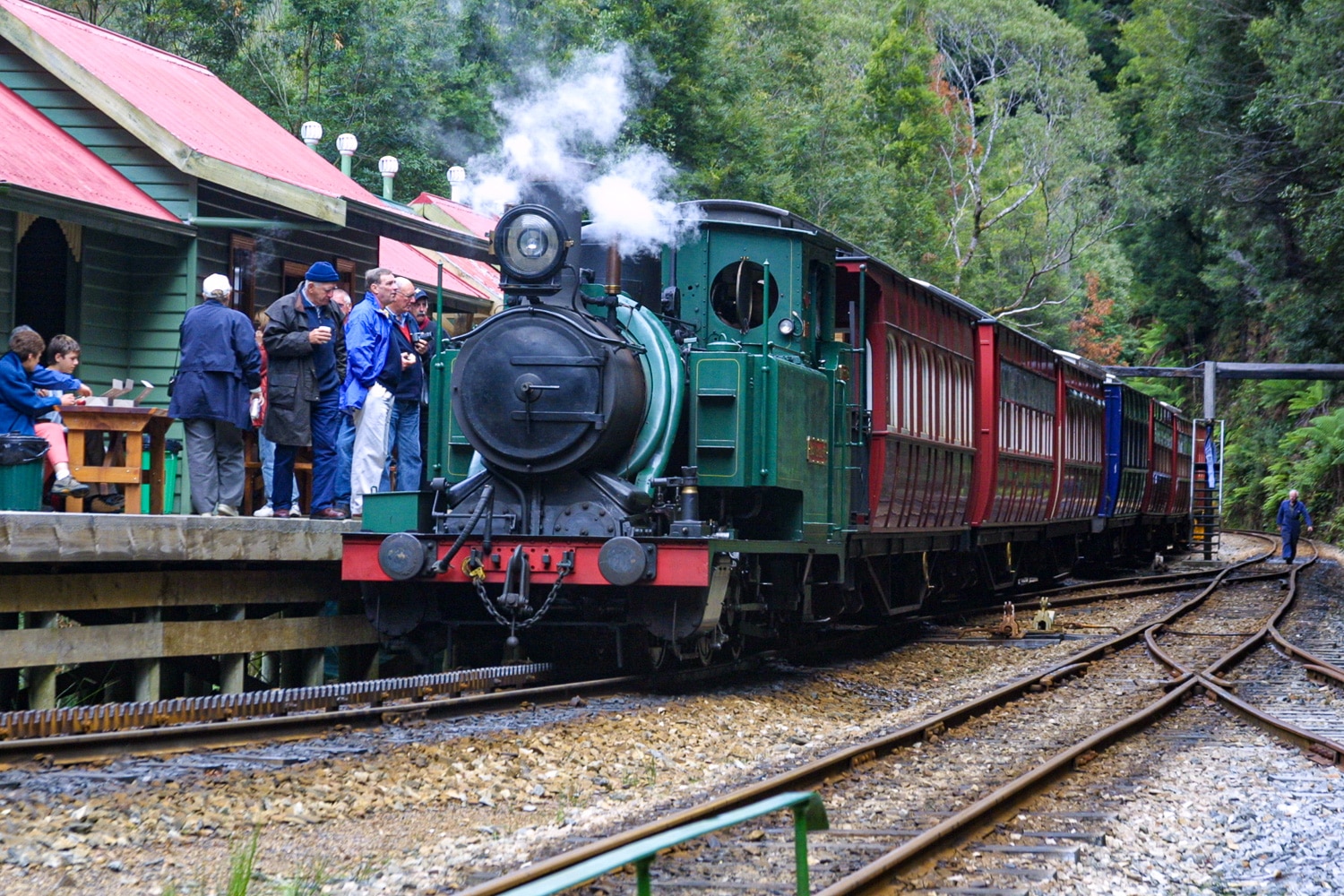 steam train tours tasmania